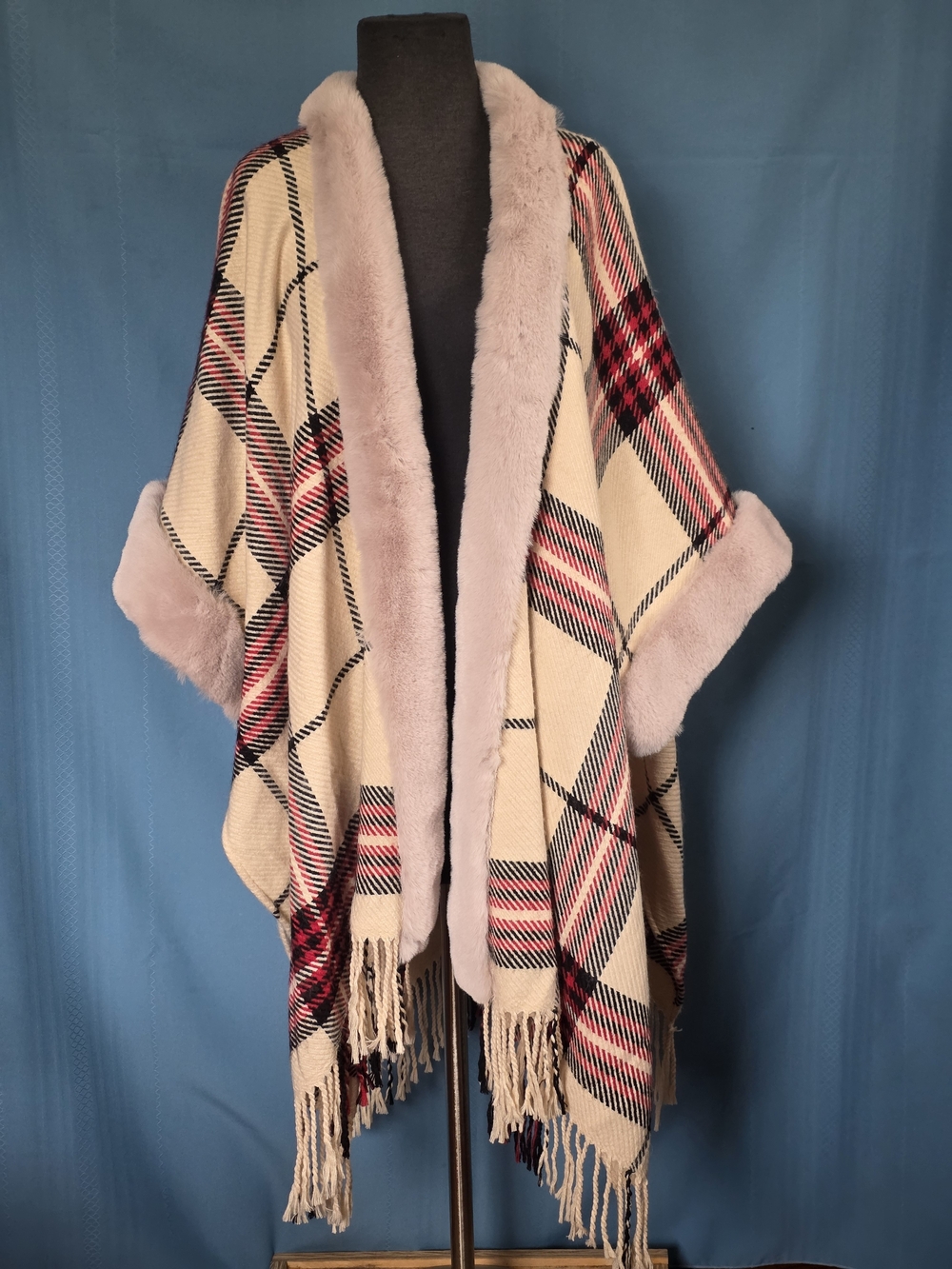 Simply Noelle Tartan Plaid Faux Fur Trim Poncho Cape Wrap OS Fall Cozycore Luxe